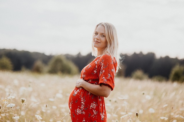 Odzież ciążowa – jakie ubrania warto mieć w szafie w czasie ciąży?